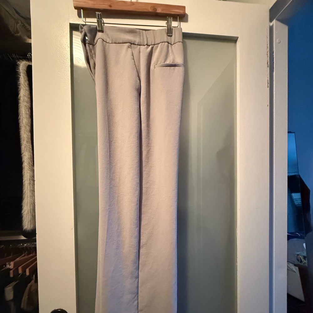 Women's Aritzia pants size 4 EUC